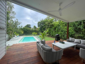 Beachside Retreat with pool - Cooee Bay
